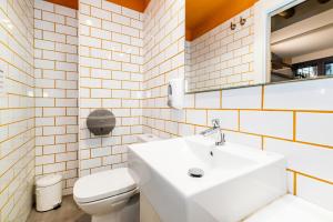Koupelna v ubytování Hostel Carlota Braun