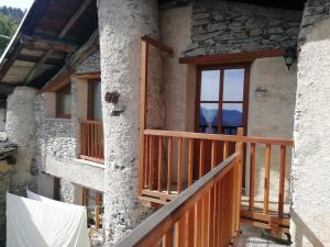 a house with a balcony and a window at Rota d'Amont in Stroppo