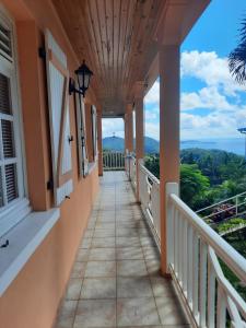 A balcony or terrace at Oiseau de Paradis