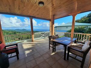 A balcony or terrace at Oiseau de Paradis
