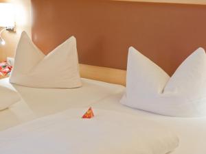 Postel nebo postele na pokoji v ubytování Hotel Grüner Baum