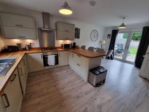 Gallery image of Spacious 4-bed townhouse near Edinburgh in Inverkeithing
