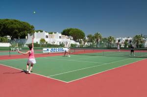 Tennis ja/või seinatennis majutusasutuses Balaia Golf Village või selle läheduses