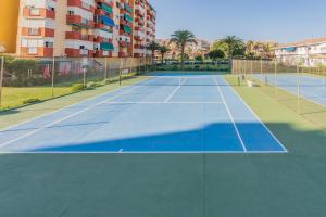 Tenis a/nebo squash v ubytování Estudio Medayra nebo okolí