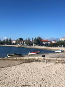 three boats sitting on the shore of a beach at Casa la Torre in Cambados