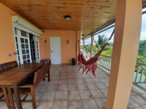 A balcony or terrace at Oiseau de Paradis