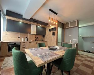 Η κουζίνα ή μικρή κουζίνα στο Astoria M&S +11 φωτογραφίες