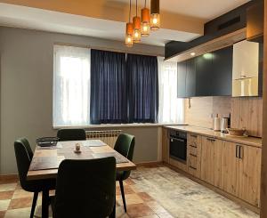 Η κουζίνα ή μικρή κουζίνα στο Astoria M&S