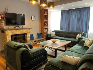 Μια τηλεόραση ή/και κέντρο ψυχαγωγίας στο Astoria M&S