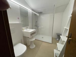 Kúpeľňa v ubytovaní Gruppenferienwohnung am Auweg + 37 fotografií