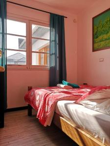 Cama ou camas em um quarto em Hostal Vitalia