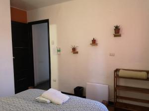 Cama ou camas em um quarto em Hostal Vitalia