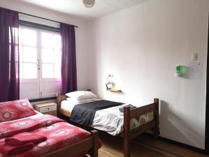 Cama ou camas em um quarto em Hostal Vitalia
