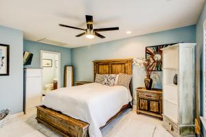 Postel nebo postele na pokoji v ubytování Clearwater Bay 1211 + 31 fotografií