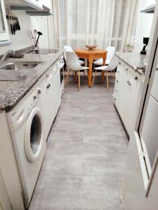 Dapur atau dapur kecil di GRAN FAMILIA +30 gambar