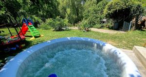 Afbeelding uit fotogalerij van Cozy wooden house in Buzau