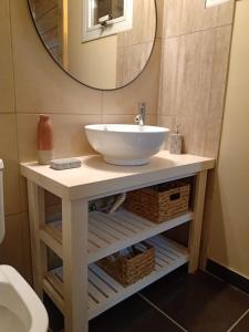 a bathroom with a sink and a mirror at Balcón al Piltri Casa de Montaña in El Bolsón