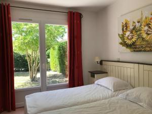 Posteľ alebo postele v izbe v ubytovaní Villa in Les Forges with Golf & Pool Access