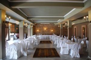 Reštaurácia alebo iné gastronomické zariadenie v ubytovaní Ipsivaton Mountain Resort