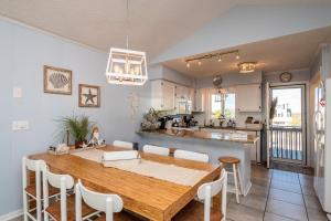 Φωτογραφία από το άλμπουμ του Caswell Cabana by Oak Island Accommodations σε Caswell Beach