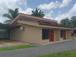 Una pequeña casa se muestra con en KAPALIZ, en Tigre