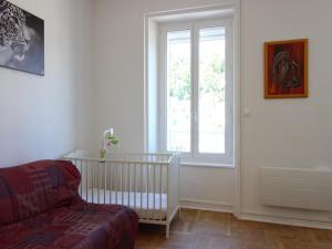 Fotografia z galérie ubytovania Maison 4 chambres, 8 pers, proche centre/thermes, wifi, terrasse, cour, 2** meublé de tourisme - FR-1-608-230 v destinácii La Bourboule + 7 fotografií