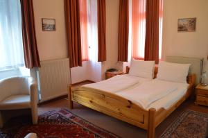 Postel nebo postele na pokoji v ubytování Hotel Pension Walzerstadt