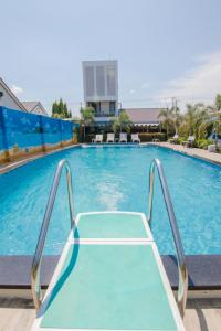 Bazén v ubytování Tây Tiến Bungalow nebo v jeho okolí