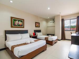 Voodi või voodid majutusasutuse Main Hotel & Suites toas