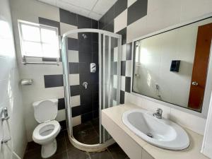 Phòng tắm tại PLAY at Iris Resort Tanah Rata