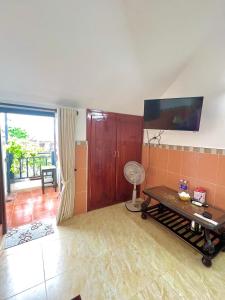 TV a/nebo společenská místnost v ubytování Ngo House Villa