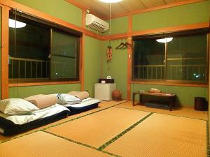 Postel nebo postele na pokoji v ubytování Aoshima Guesthouse Hooju