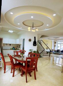 Posezení v ubytování Villa Đà Lạt GD - Biệt Thự Đà Lạt GD Gần Hồ Xuân Hương Gần Chợ + 37 fotografií