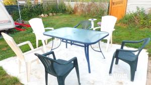 a table and chairs sitting around a table and chairs at Une pause... Quelque part in Le Torp-Mesnil