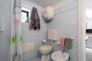 A bathroom at La Pajara de la Urpe Még 26 kép