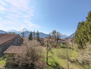 a view of a farm with mountains in the background at Ferienwohnung Hoamat in Reutte