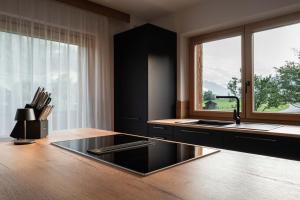Kuchyňa alebo kuchynka v ubytovaní Hohe Tauern Lofts Panoramabahn by Alpina-Holiday