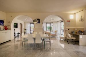 Fotografia z galérie ubytovania Villa Arke v destinácii Capilungo + 20 fotografií