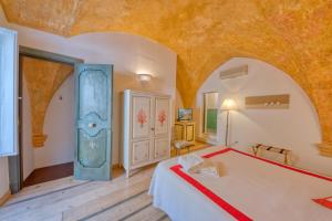 Llit o llits en una habitació de Relais Corte Palmieri & Il Chiostro - Residenza d'epoca 37 fotos més