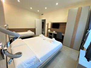 Μια τηλεόραση ή/και κέντρο ψυχαγωγίας στο Levante apartment and room