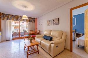 Posezení v ubytování IDEAL para VERANO con PISCINA e INVIERNO con COCINA de LEÑA