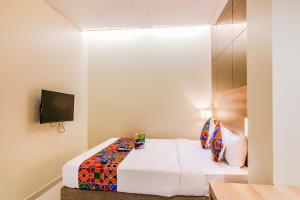 Postel nebo postele na pokoji v ubytování FabHotel RK International - Nr Mumbai International Airport