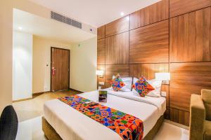 Postel nebo postele na pokoji v ubytování FabHotel RK International - Nr Mumbai International Airport