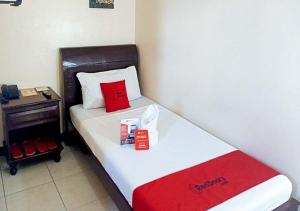 Letto o letti in una camera di RedDoorz Near Ormoc Port Terminal