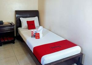 Letto o letti in una camera di RedDoorz Near Ormoc Port Terminal