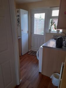 Кухня або міні-кухня у Private Guest Suite close to Brighton and Newhaven Ferry Port