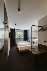 Postel nebo postele na pokoji v ubytování NIGHT INN Hotel Bahnhofcity Feldkirch