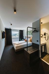 Postel nebo postele na pokoji v ubytování NIGHT INN Hotel Bahnhofcity Feldkirch