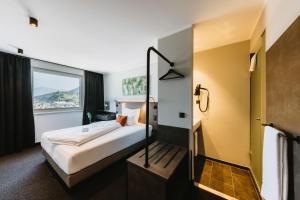 Postel nebo postele na pokoji v ubytování NIGHT INN Hotel Bahnhofcity Feldkirch
