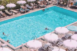 Bazén v ubytování Hotel Monaco & Quisisana nebo v jeho okolí